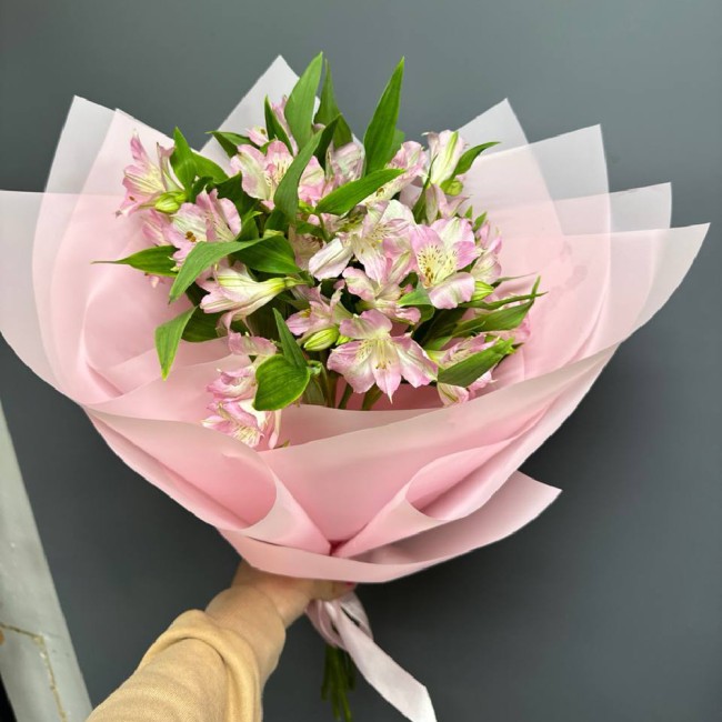 Букет цветов "Розовая вуаль"